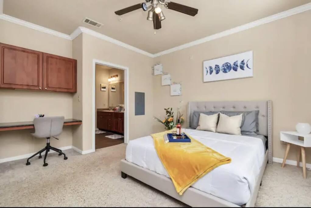 Modern Condo Near Texas Medical Center W Free Parking Х'юстон Екстер'єр фото